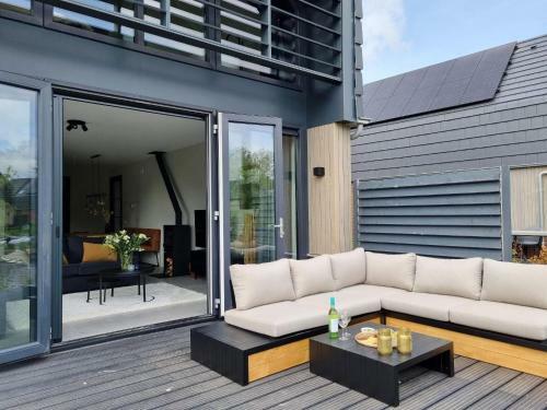 Luxurious Detached Water Villa With Jetty