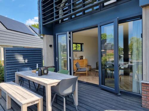 Luxurious Detached Water Villa With Jetty