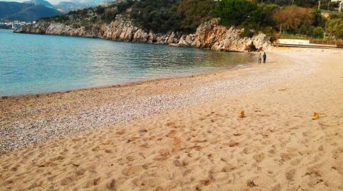 Apartment 300 Meters From Przno Beach