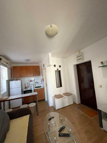 Apartment 300 Meters From Przno Beach