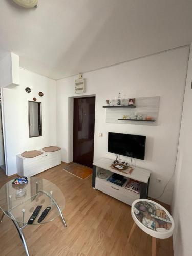 Apartment 300 Meters From Przno Beach