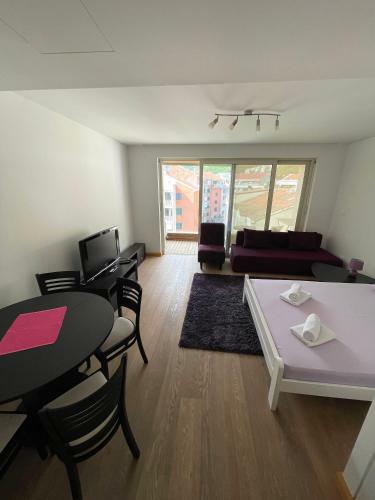 Sunny Boulevard Apartment