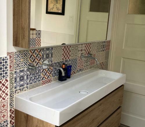 Huis Met De Enorme Boom