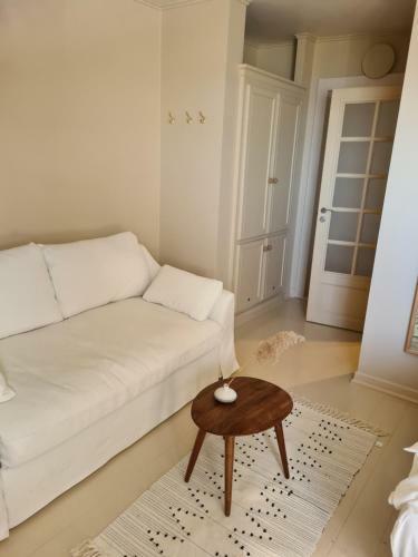 Lagoon View Apartment