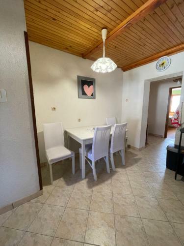 Apartment Capella, 3-bedroom Flat With A Parking