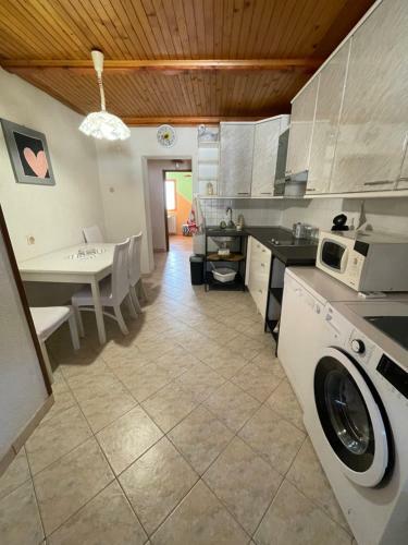 Apartment Capella, 3-bedroom Flat With A Parking