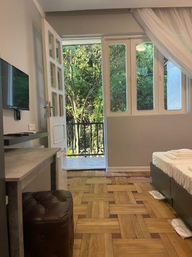 Hostal Grey House