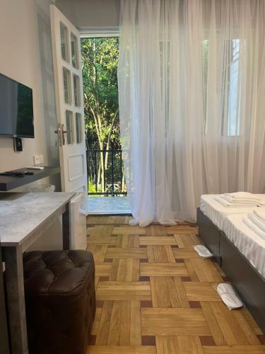 Hostal Grey House