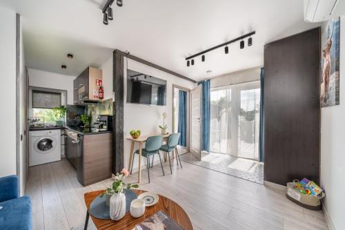 Family Garden Home With Parking & Playground
