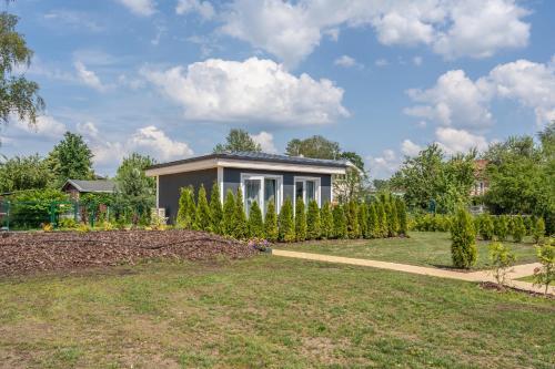 Family Garden Home With Parking & Playground