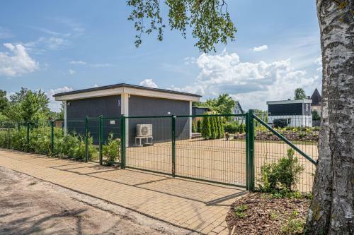 Family Garden Home With Parking & Playground