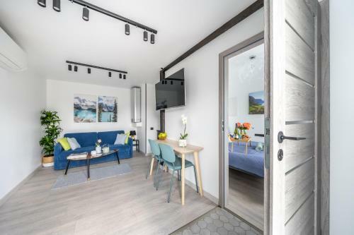 Family Garden Home With Parking & Playground