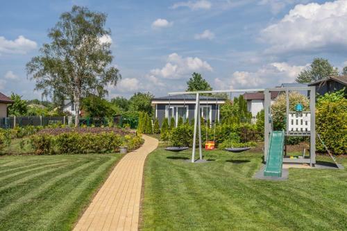 Family Garden Home With Parking & Playground