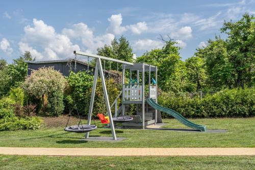 Family Garden Home With Parking & Playground