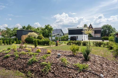 Family Garden Home With Parking & Playground