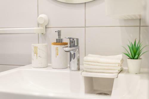 Cozy, Quiet Chevalier Apartment, Center Of Riga