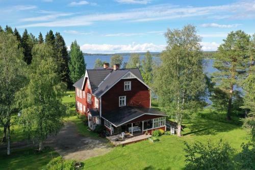 B&B By The Lake