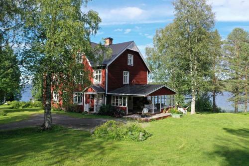 B&B By The Lake
