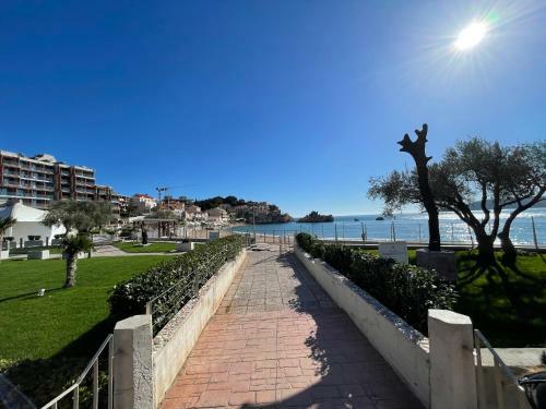 Pr?no Beach Front Studio Apartment With Balcony