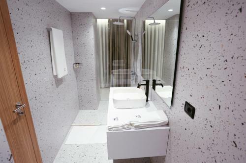 Hotel 12