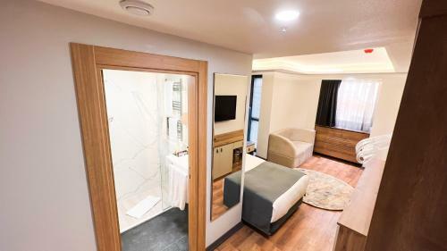 Nira Boutique Hotel