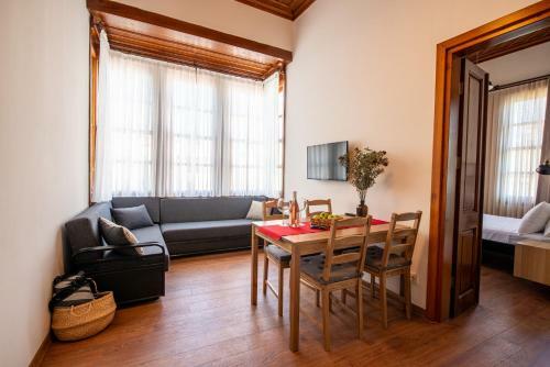 Cozy Apartment In Kalei�i With A Private Terrace