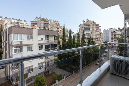 Peaceful Lux Apartment W?th Pool Close To Tramway