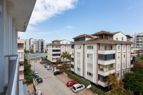 Peaceful Lux Apartment W?th Pool Close To Tramway