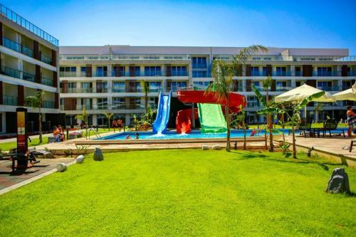 Courtyard Long Beach Resort Nymph Apartment