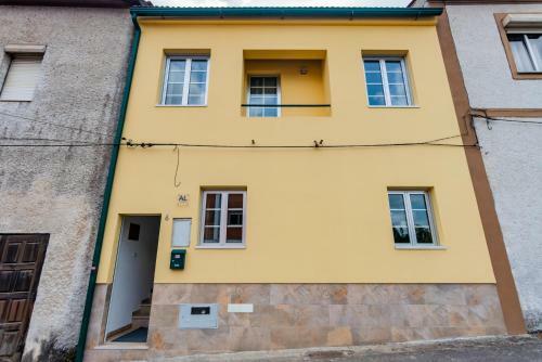 Mirasol - Casa Com P�tio No Centro De Anadia