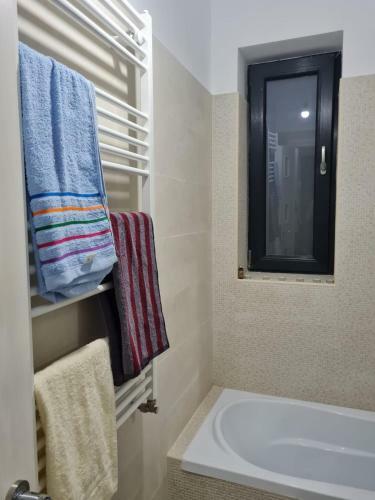 Deluxe 2 Bedroom Apartment With Balcony And Private Parking
