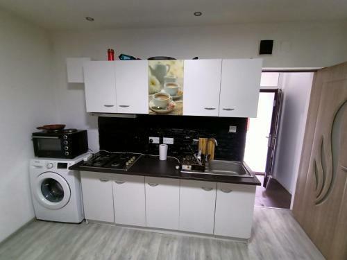 Apartament Eroilor, Parter