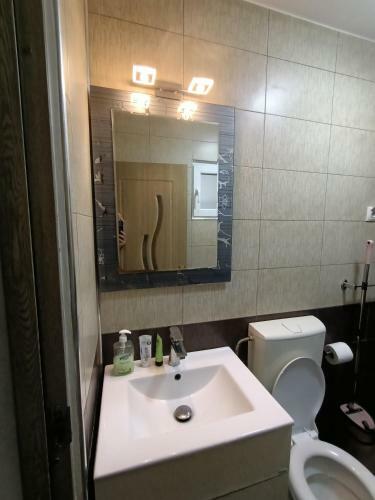 Apartament Eroilor, Parter
