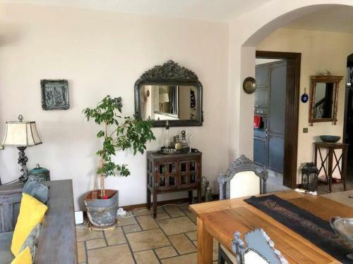 Apartamento A Unique Villa With Shared Pool And Garden