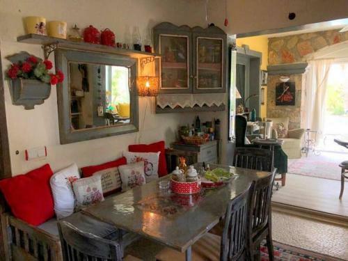 Apartamento A Unique Villa With Shared Pool And Garden