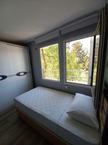 Apartamento Den?z Manzara Li Gen?? Terasli 2+1 �ati Kat Da?re