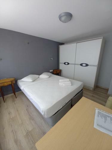 Apartamento Den?z Manzara Li Gen?? Terasli 2+1 �ati Kat Da?re