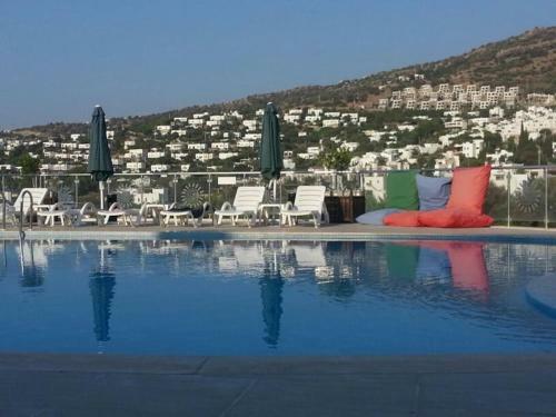 Havuzlu Sitede Deniz Manzaral? Iki Katl? Villa