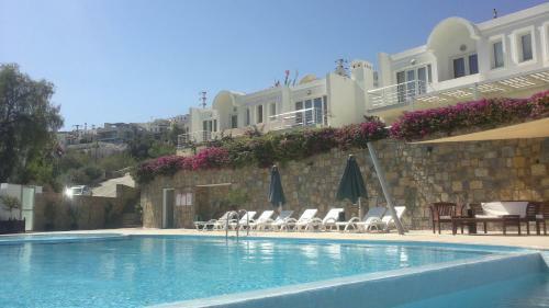 Havuzlu Sitede Deniz Manzaral? Iki Katl? Villa