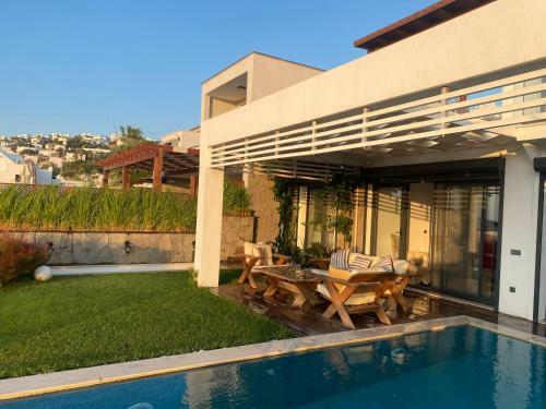 Kiral?k M�stakil Havuzlu L�x Villa