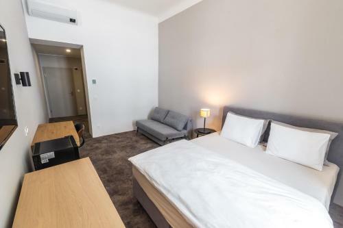 Hotel Roomers