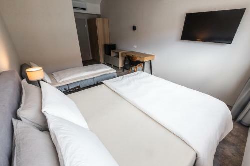 Hotel Roomers