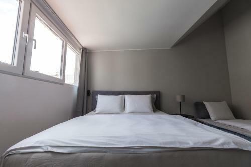 Hotel Roomers