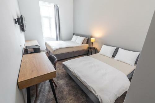 Hotel Roomers