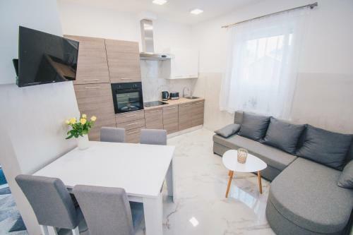 L Apartment