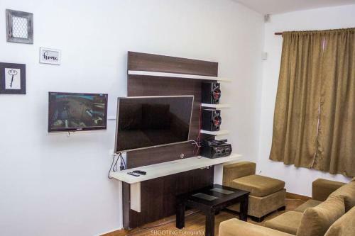 Casa Amplia Con Pileta Climatizada