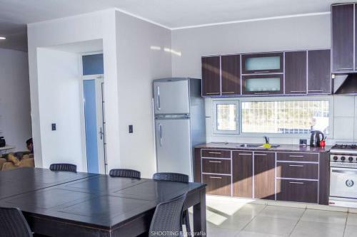 Casa Amplia Con Pileta Climatizada