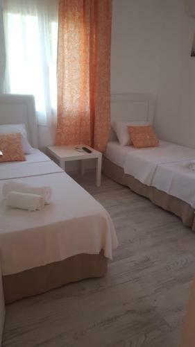 Fullmoon Room's Hotel