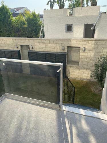 Apartamento Denize Yak?n Havuzlu Bah�eli Bir Daire