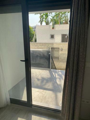 Apartamento Denize Yak?n Havuzlu Bah�eli Bir Daire